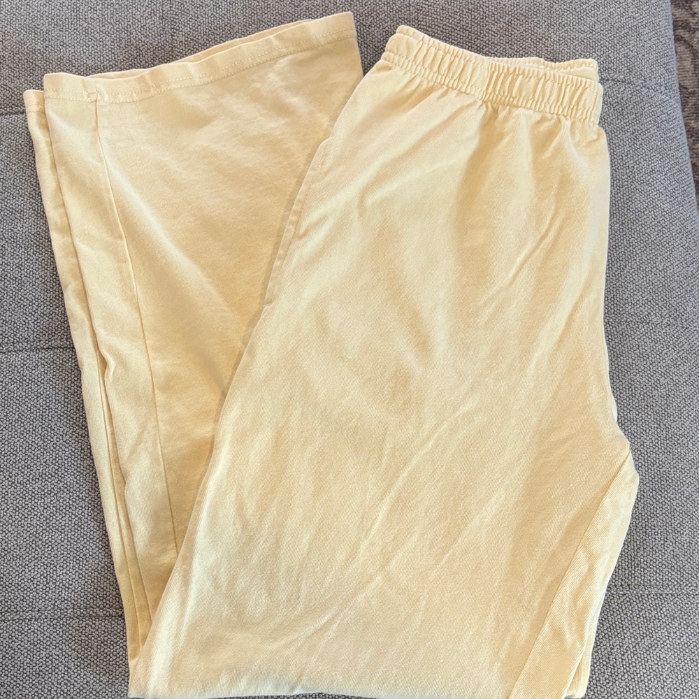 Brandy Melville • Wide Leg Sweatpants